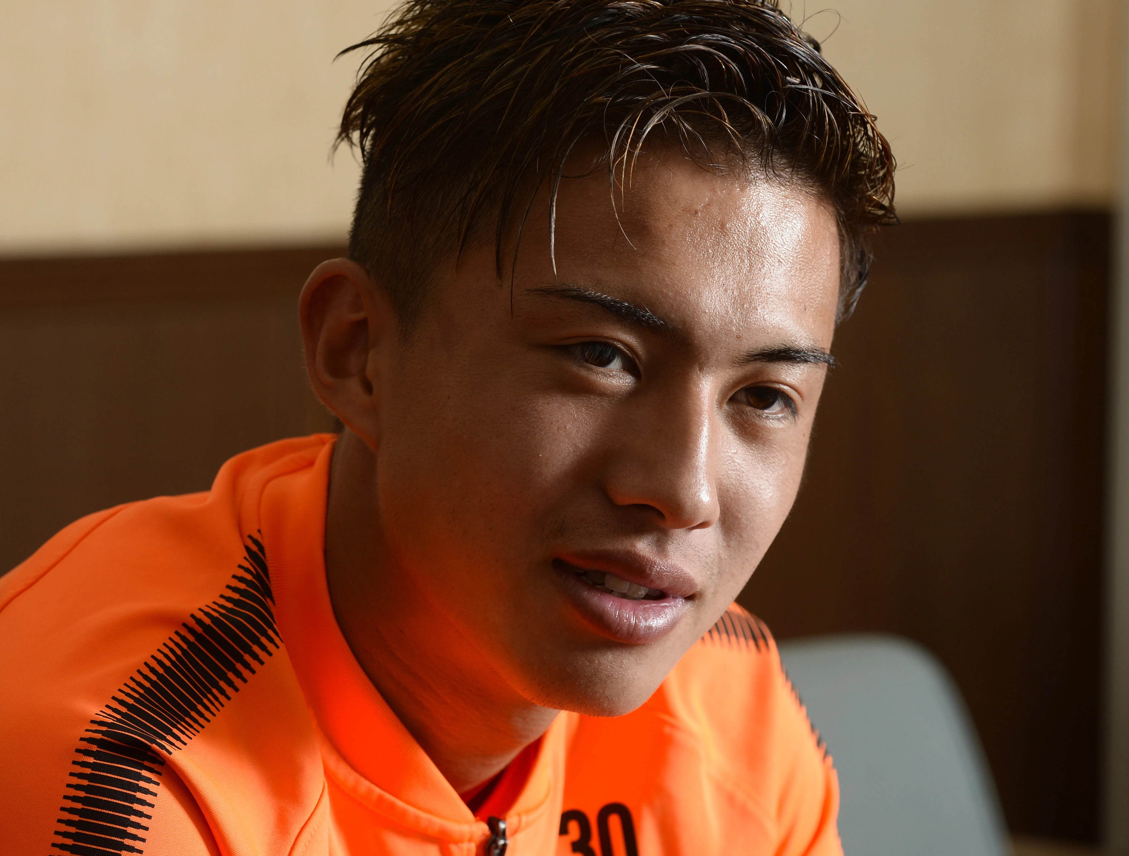 安部裕葵は断言。「環境や先輩が僕をサッカーに夢中にさせてくれる」 